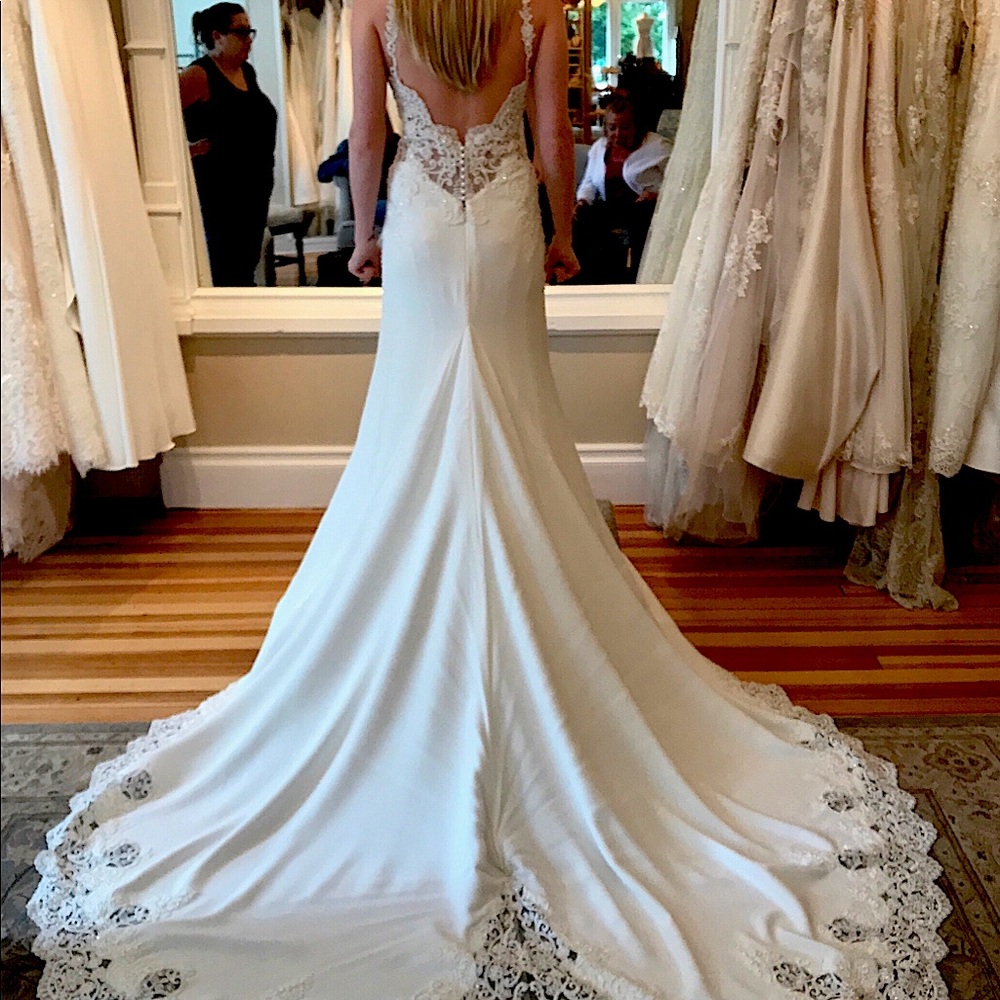Martina Liana Wedding Dress - Picture 4 of 6